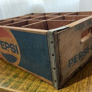 Vintage Pepsi 12 bottle wooden crate.